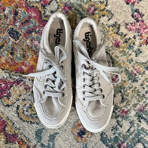 Tigerbear Light Gray Casual Lace-Up Sneakers (vegan)